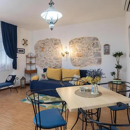Lovely In Hvar-jelsa בית נופש *