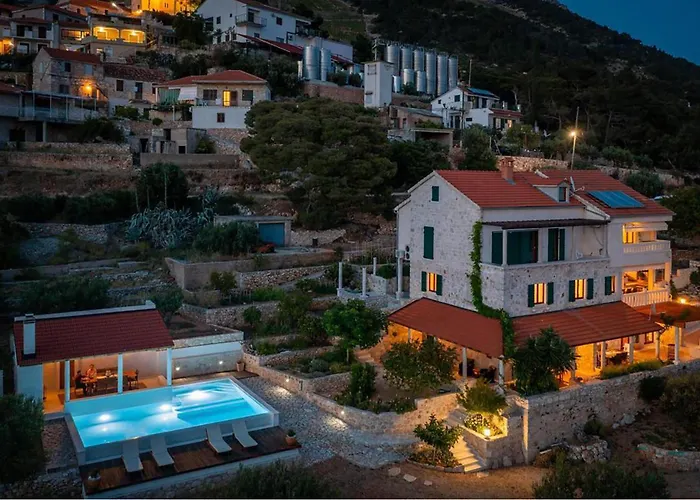 Lovely In Hvar-jelsa בית נופש
