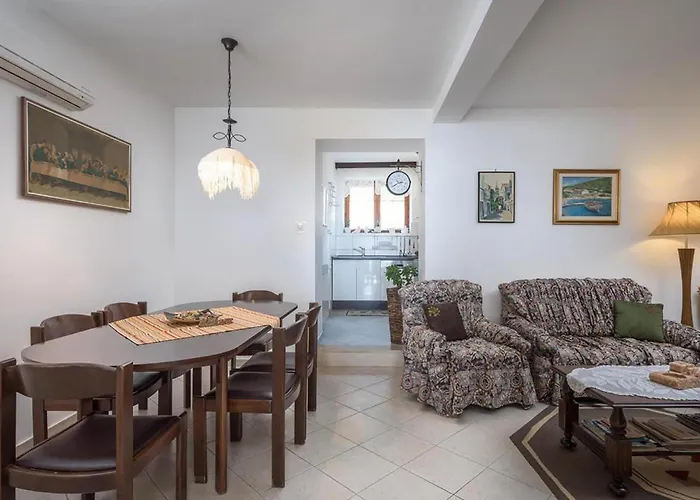 בית נופש Lovely In Hvar-jelsa סבטה נדלייה